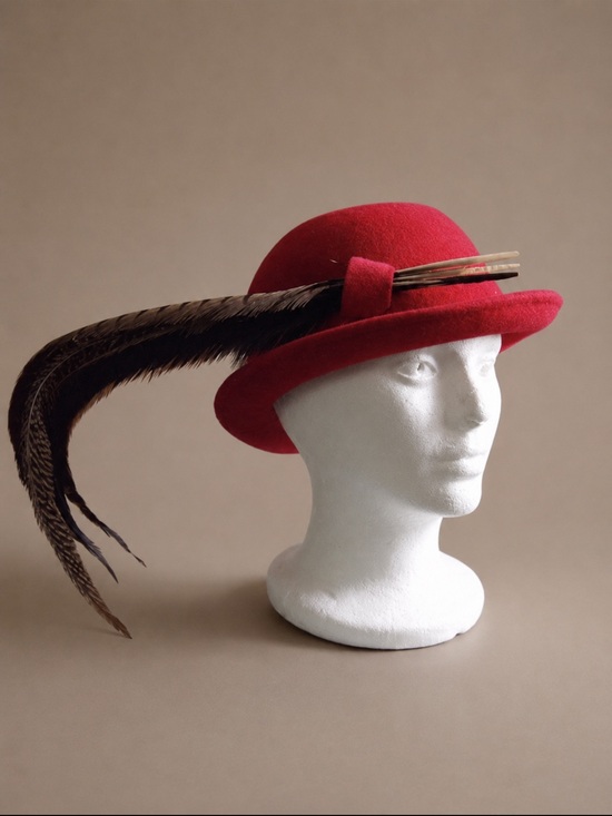 Vintage 1930’s Frank Olive Red Felt Hat Feathers 22” Circumference Perfect